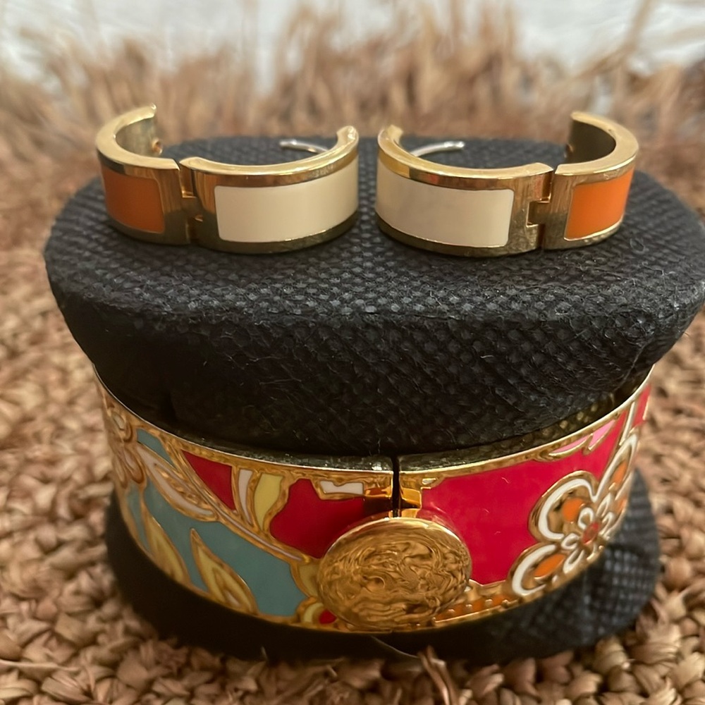 Spartina 449 Bangle bracelet and earrings set.